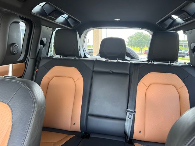 2024 Land Rover Defender 110 X-Dynamic SE photo 6