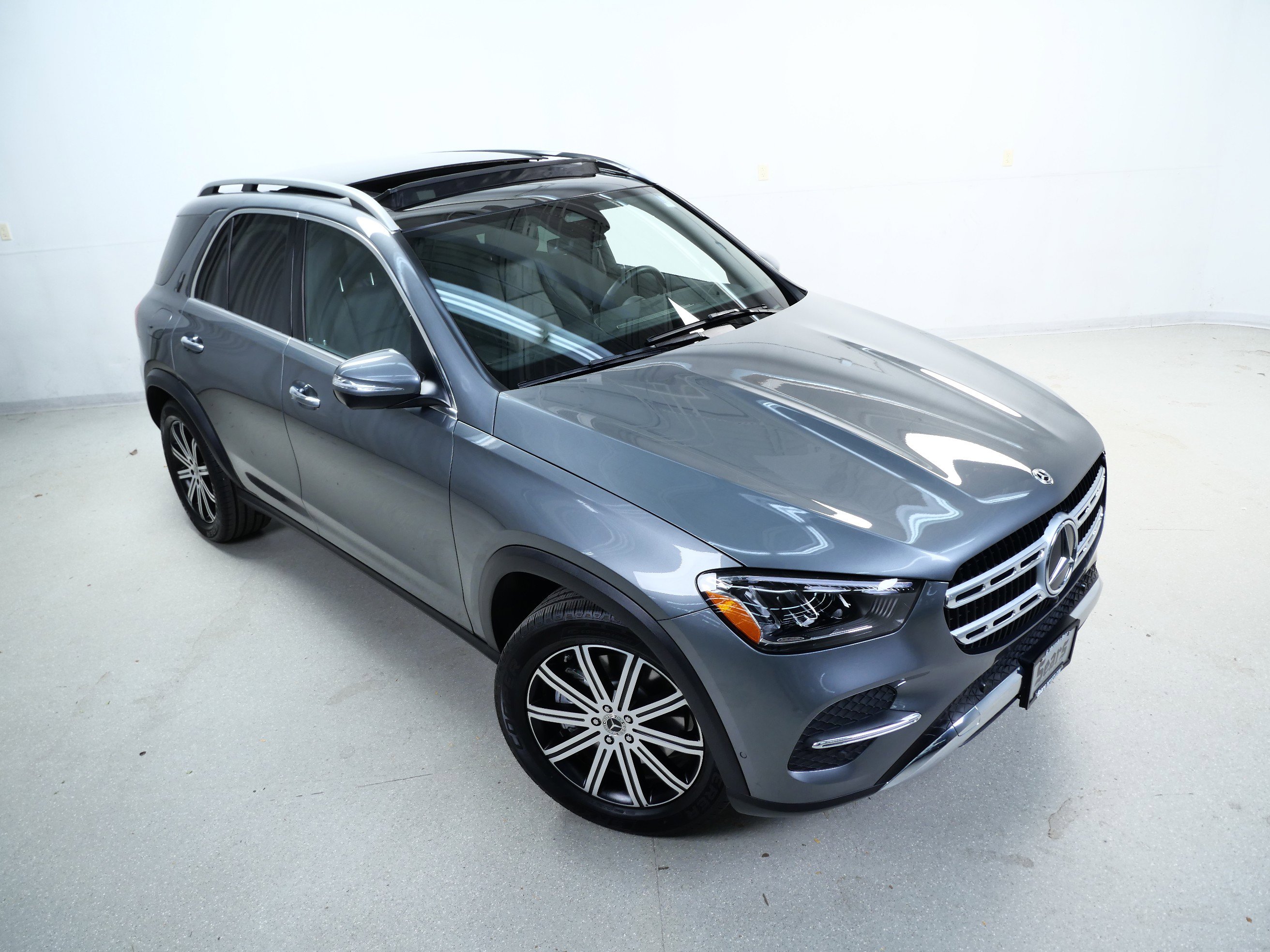 2025 Mercedes Benz GLE 450 4MATIC photo 3
