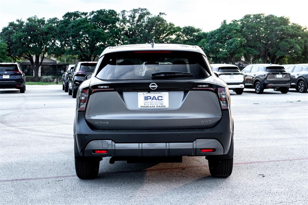 2025 Nissan Kicks SV photo 4