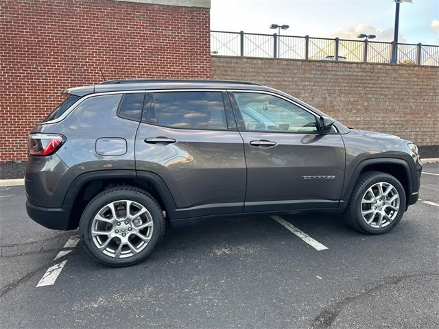 2022 Jeep Compass Latitude Lux photo 6