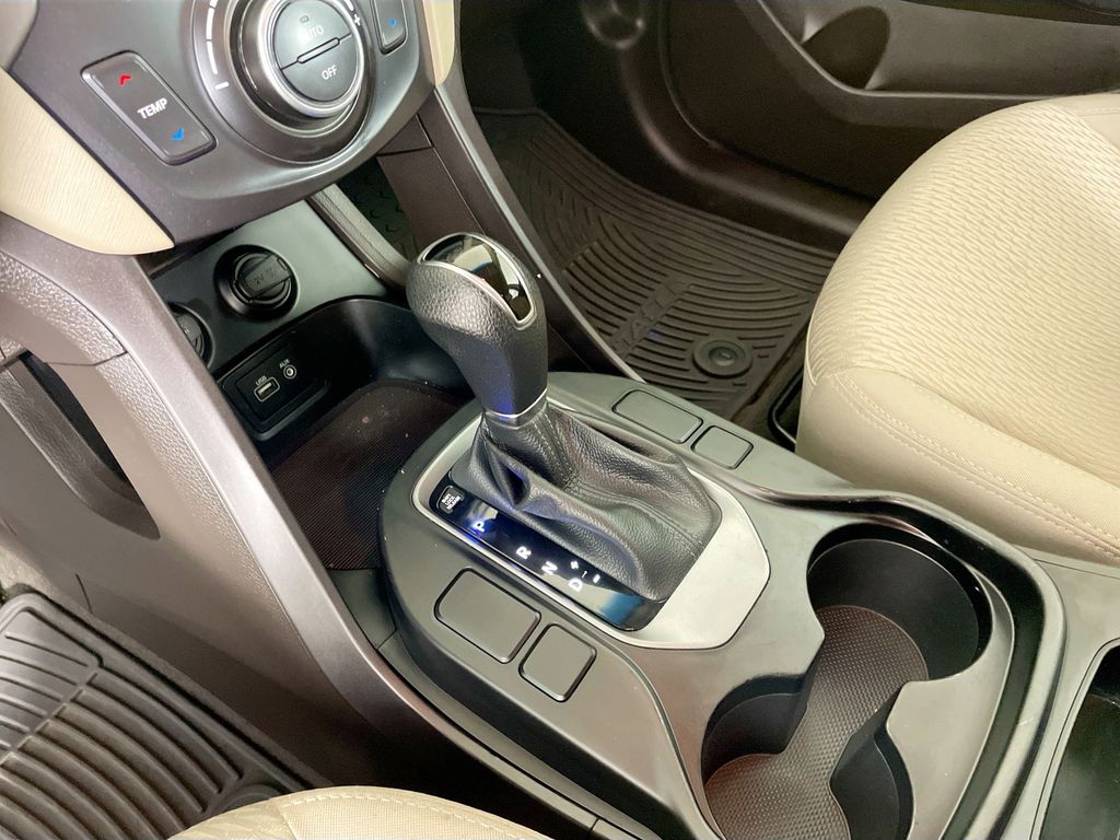 2017 Hyundai Santa Fe SE photo 16