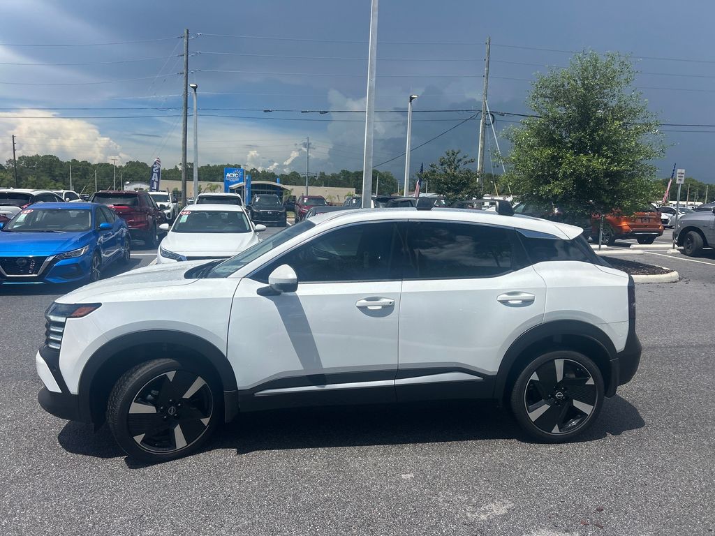 2025 Nissan Kicks SR photo 2
