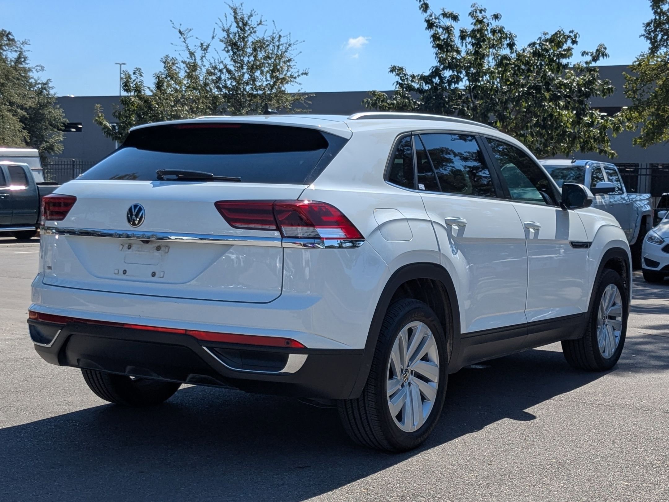 2022 Volkswagen Atlas Cross Sport SE Technology photo 2
