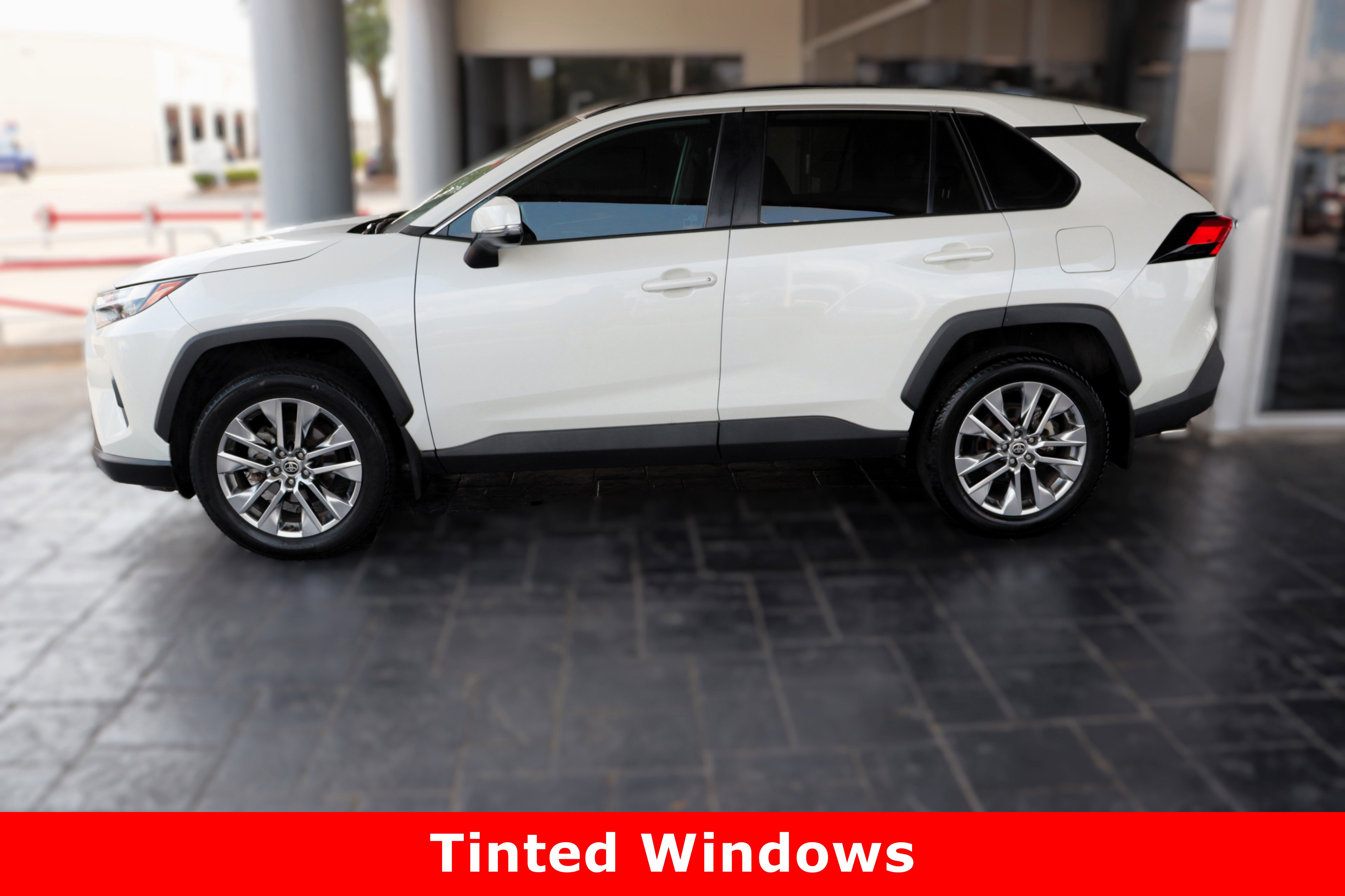 2022 Toyota RAV4 XLE Premium photo 3