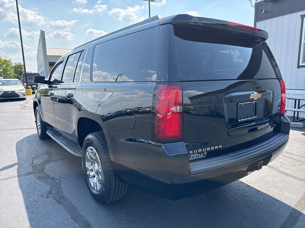 2017 Chevrolet Suburban LT photo 5
