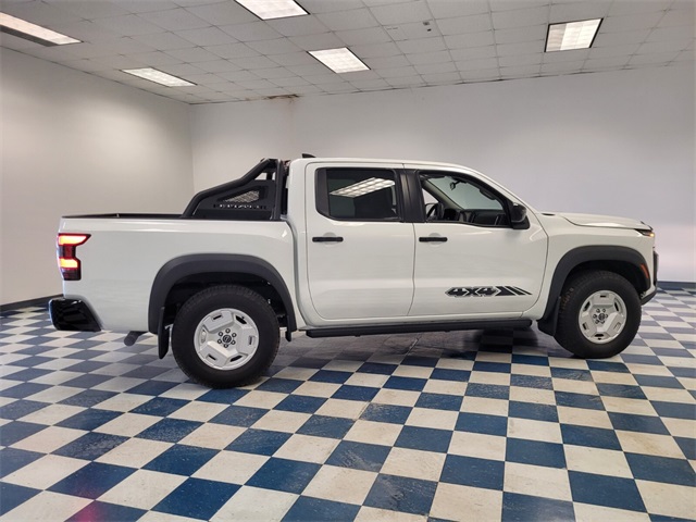 2024 Nissan Frontier SV Crew Cab photo 11