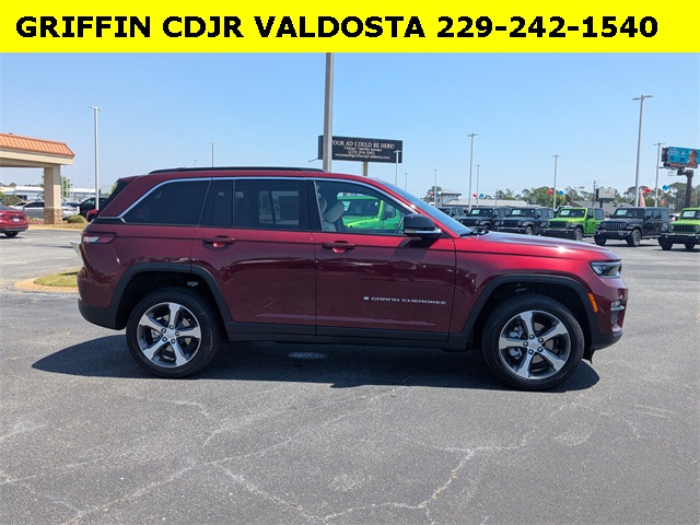 2025 Jeep Grand Cherokee Limited photo 2