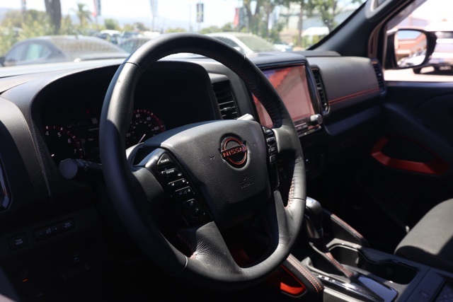 2023 Nissan Frontier PRO-4X photo 12