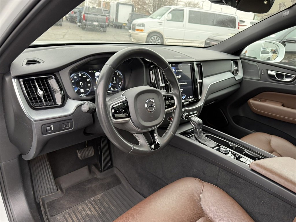 2020 VOLVO XC60 - Image 16