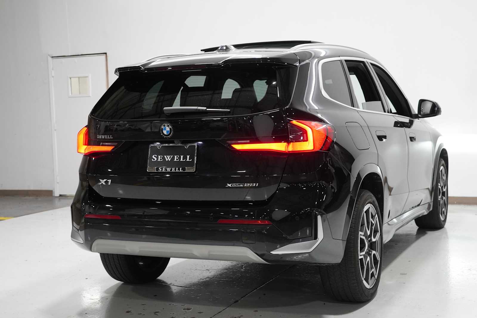 2025 Bmw X1 XDrive28i photo 3