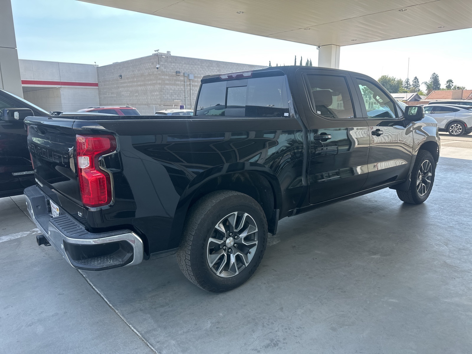 2024 Chevrolet Silverado 1500 LT photo 2