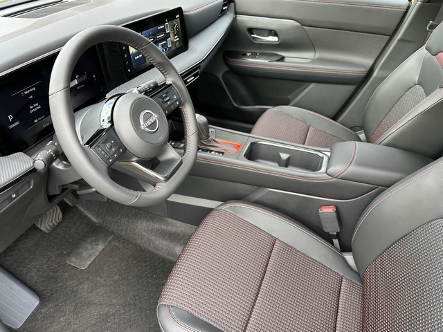 2025 Nissan Kicks SR photo 10