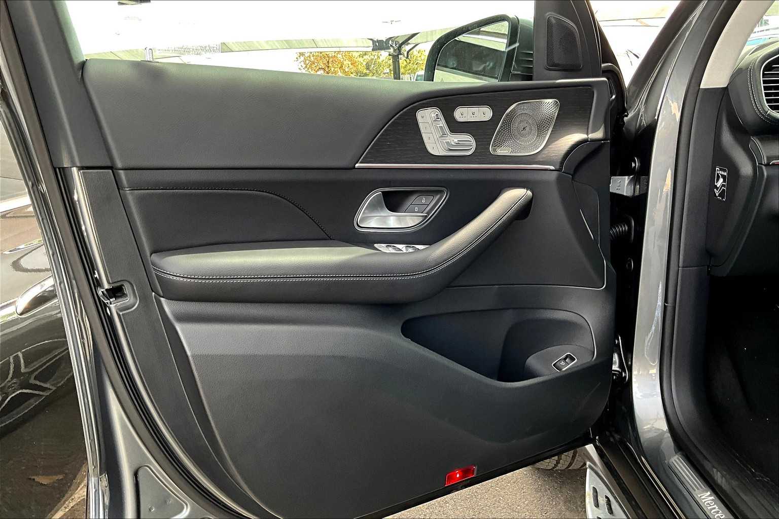 2026 Mercedes Benz GLS 450 4MATIC photo 15