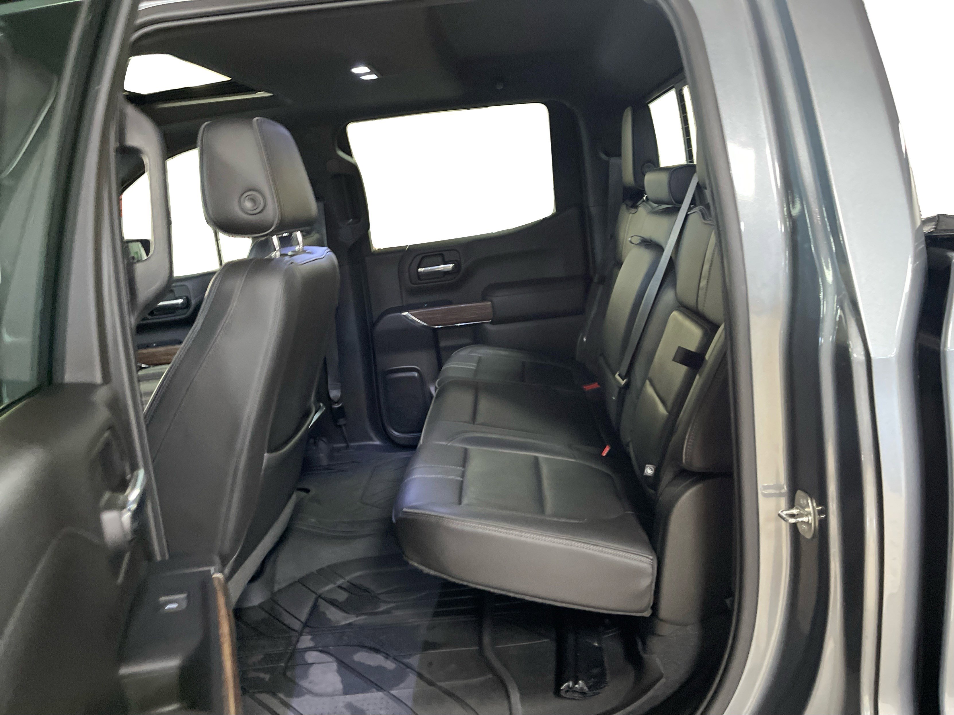 2019 Chevrolet Silverado 1500 High Country photo 14
