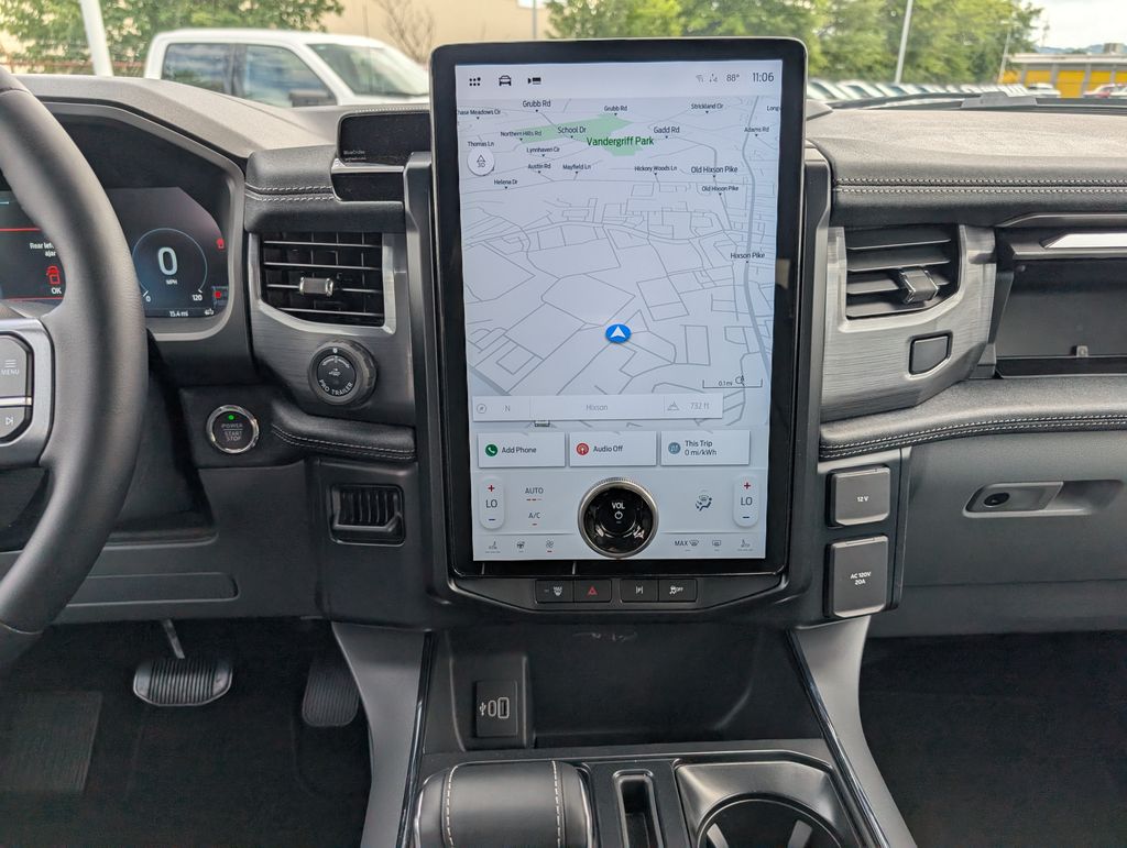 2025 Ford F-150 Lightning photo 11
