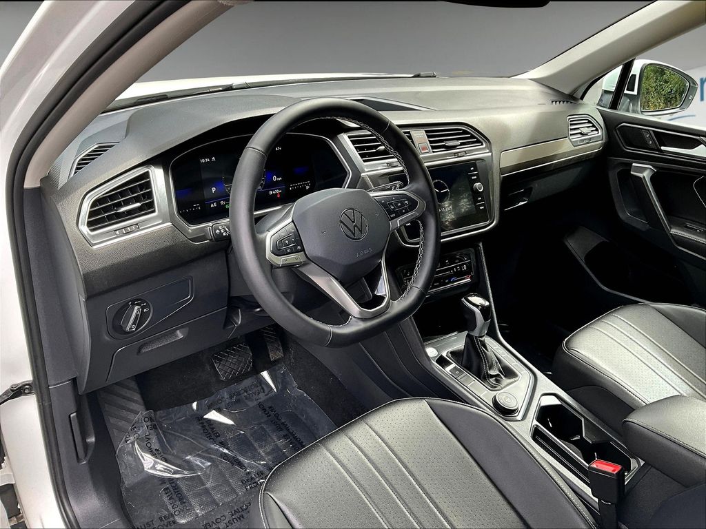 2024 Volkswagen Tiguan SE Wolfsburg Edition photo 11