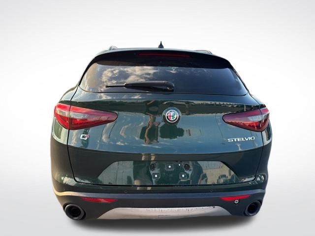 2018 Alfa Romeo Stelvio Ti photo 5