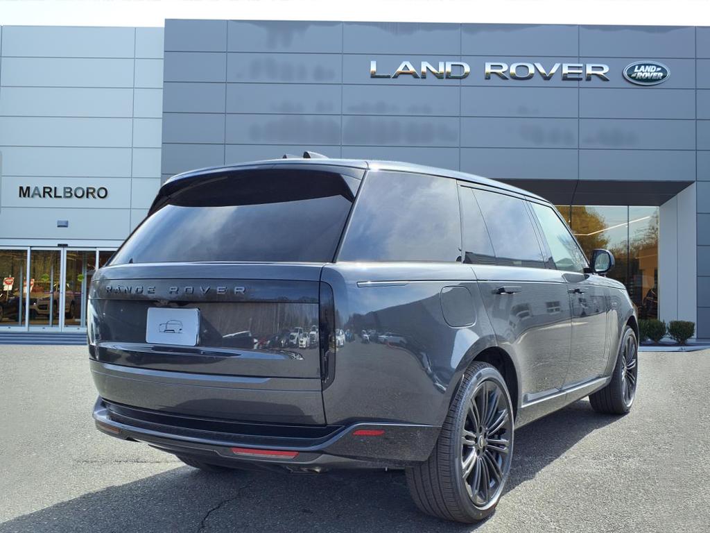 2025 Land Rover Range Rover SE photo 2