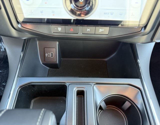 2025 Ford F-150 Lightning photo 25