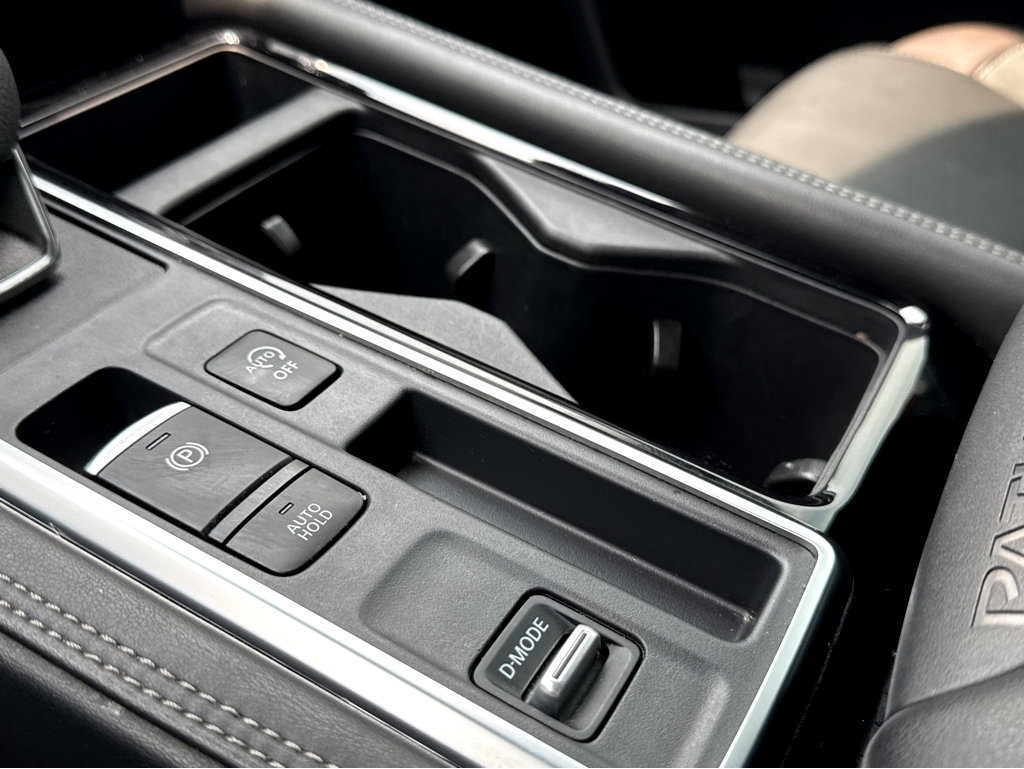 2024 Nissan Pathfinder Platinum photo 14