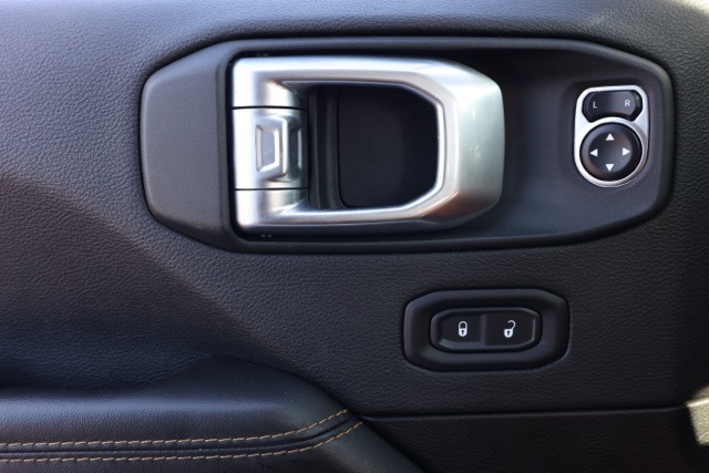 2024 Jeep Wrangler Sahara photo 21