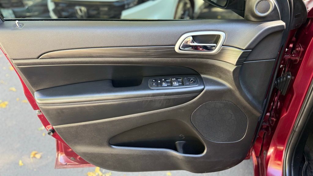 2020 Jeep Grand Cherokee Altitude photo 13