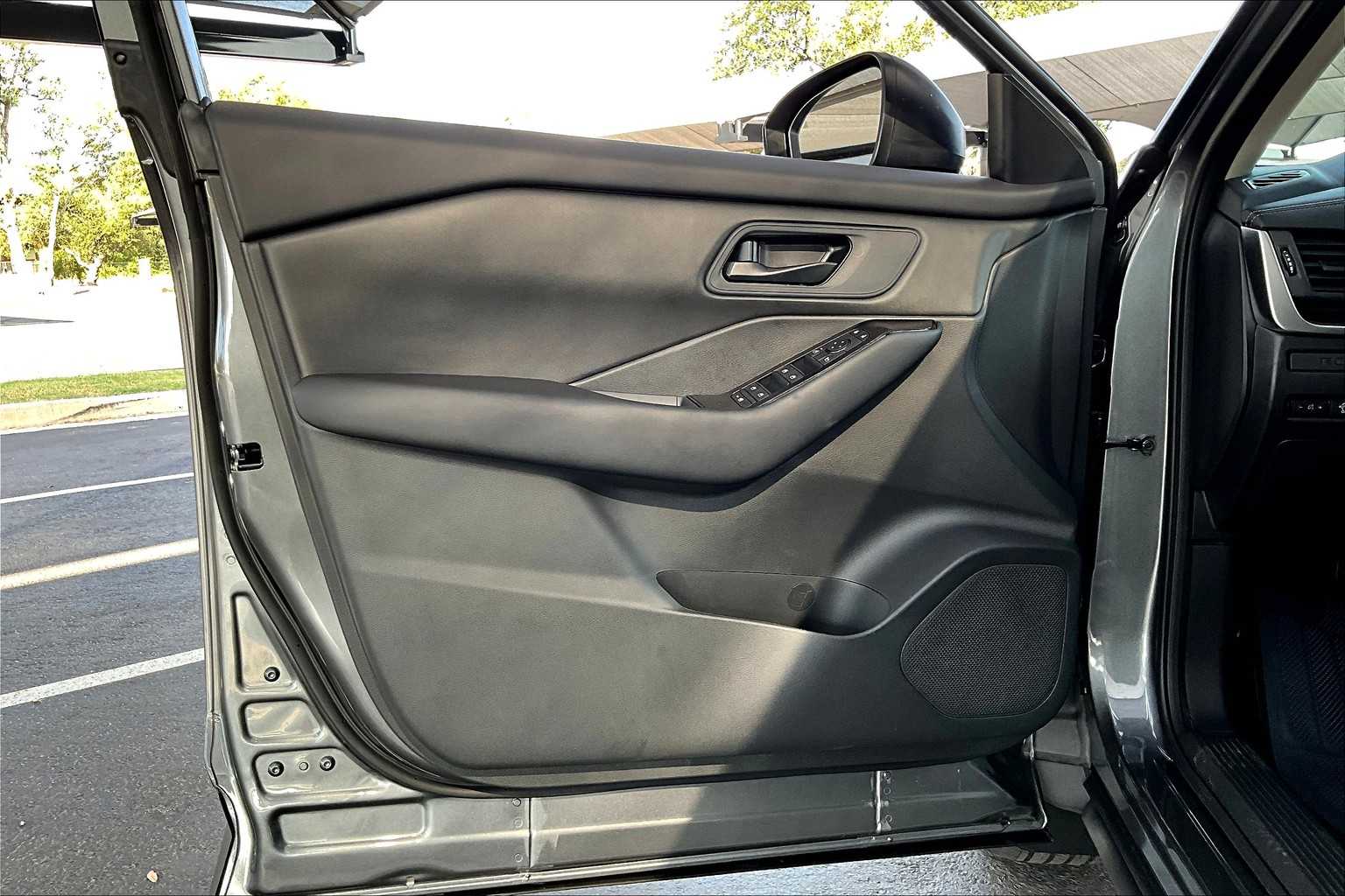 2026 Nissan Rogue S photo 4