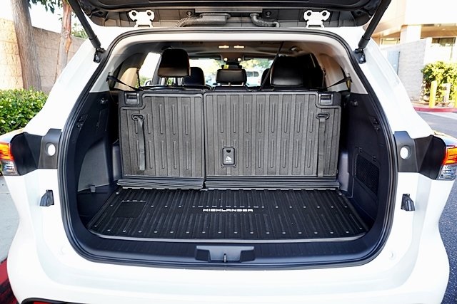 Used 2024 White Toyota LE image 12