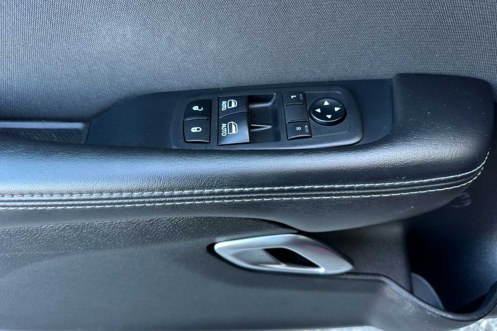 2019 Dodge Challenger SXT photo 11
