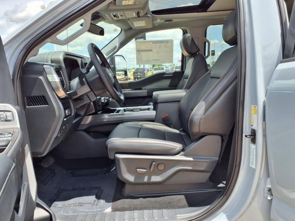 2025 Ford F-250 Lariat photo 16
