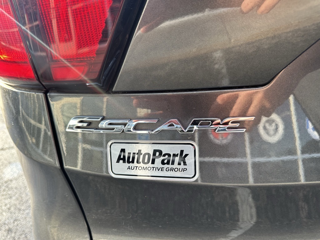 2019 Ford Escape SEL photo 10