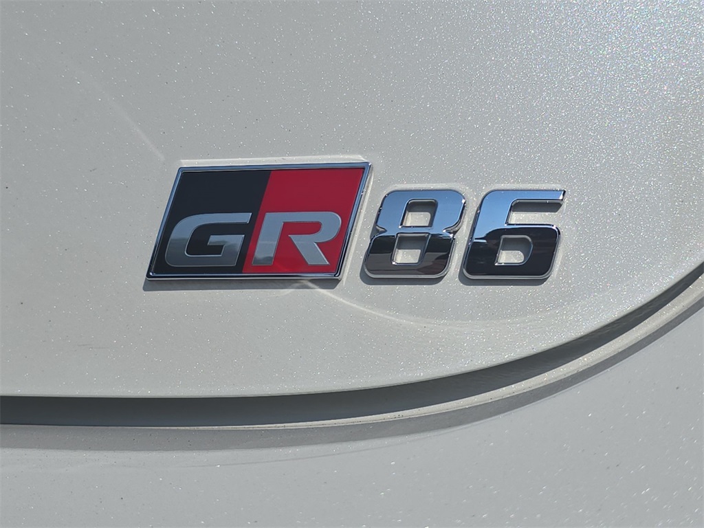 2023 Toyota GR86 Base photo 32