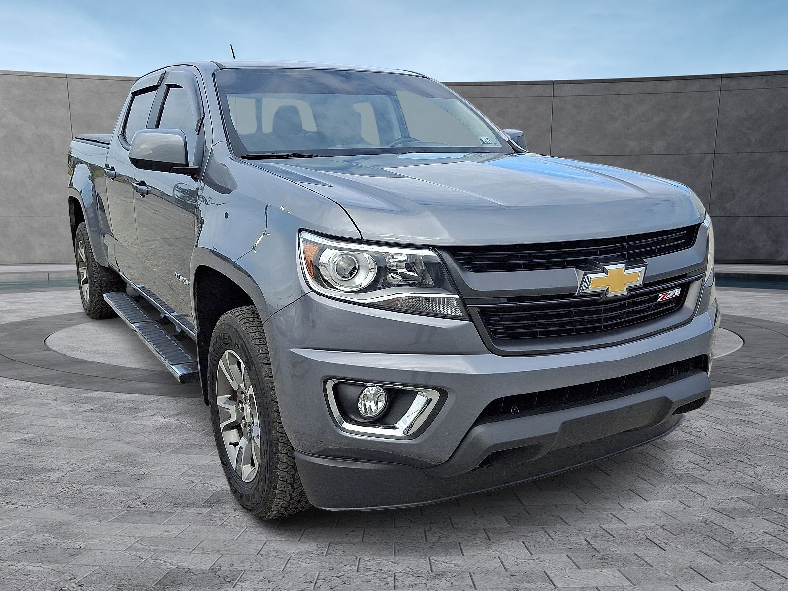 2020 Chevrolet Colorado Z71 photo 2