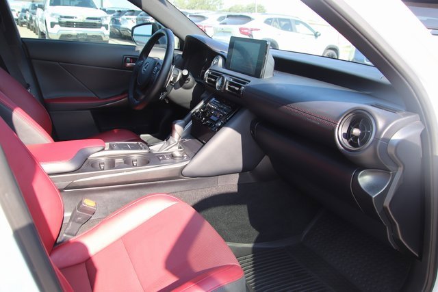 2024 Lexus IS 350 F SPORT photo 18