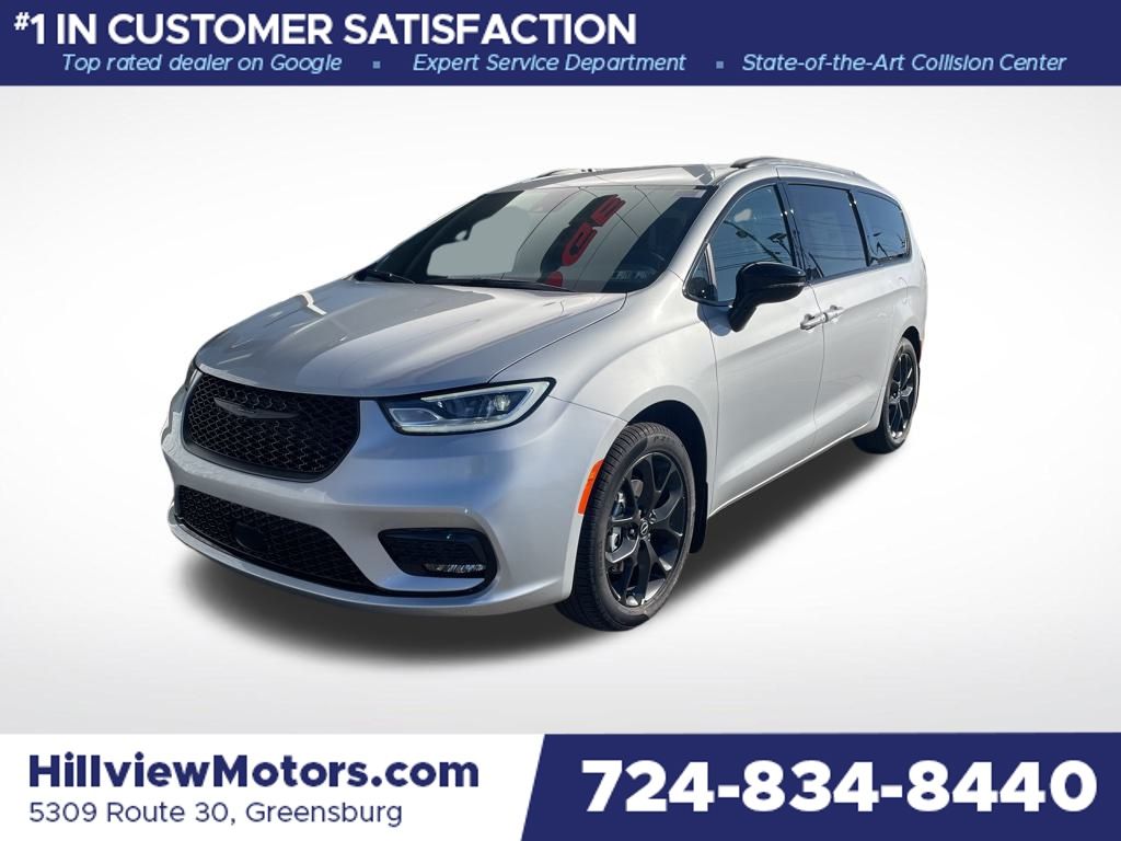 2026 Chrysler Pacifica Select's photo
