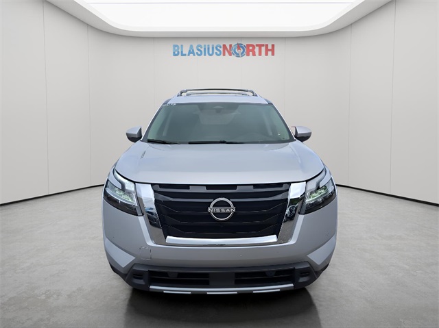 2024 Nissan Pathfinder Platinum photo 3