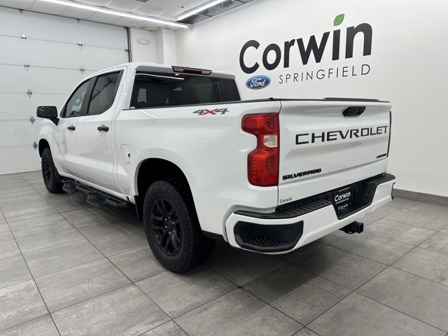 2023 Chevrolet Silverado 1500 Custom photo 2