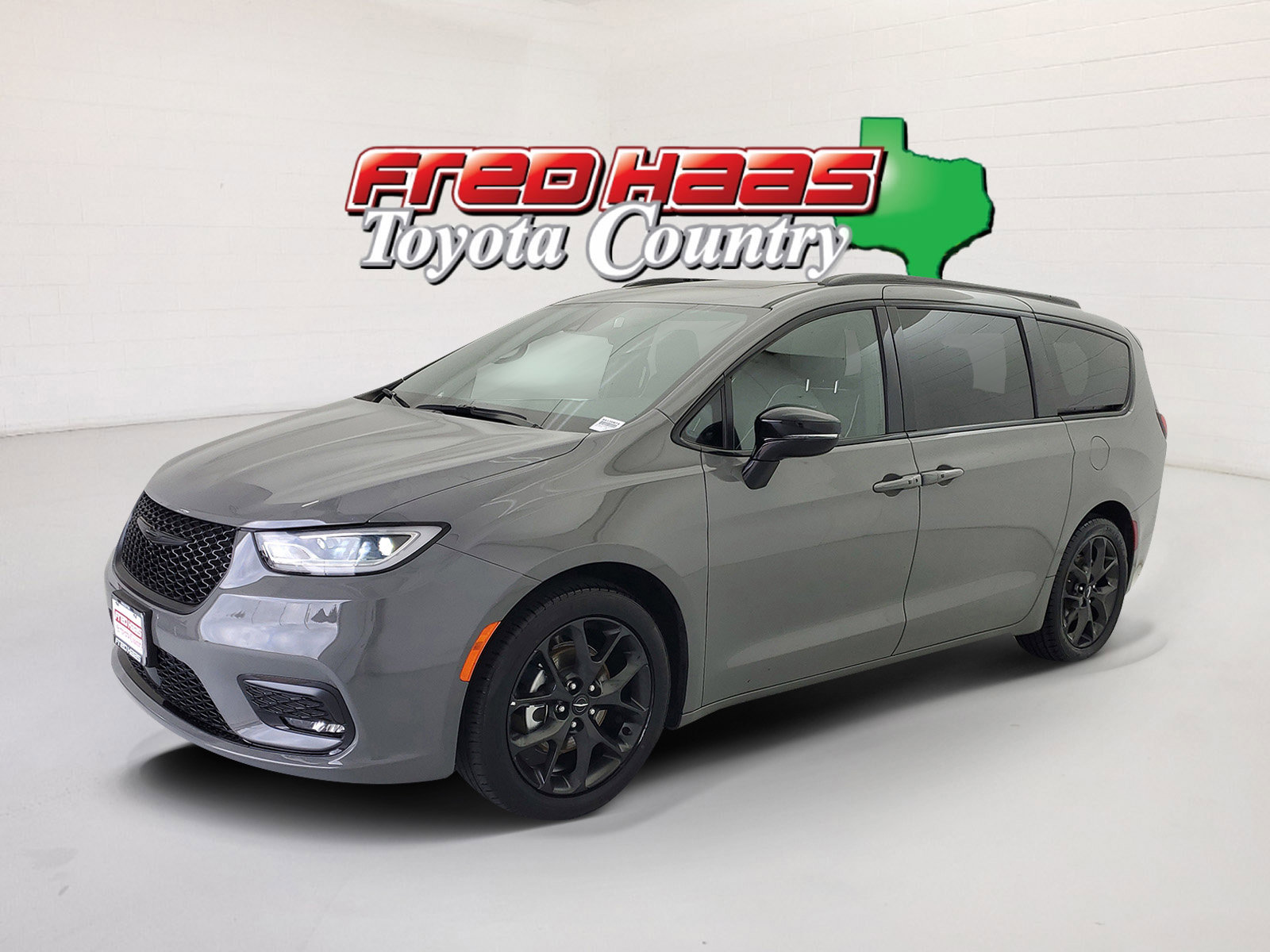 2025 Chrysler Pacifica Limited's photo