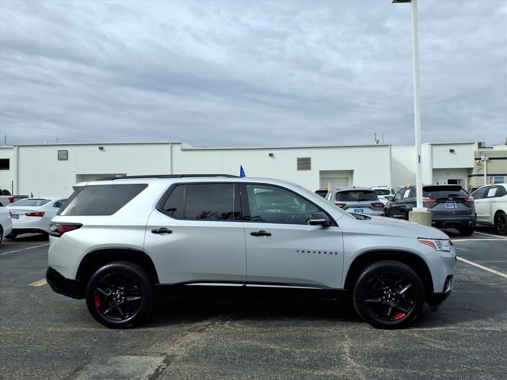 2020 Chevrolet Traverse Premier photo 2