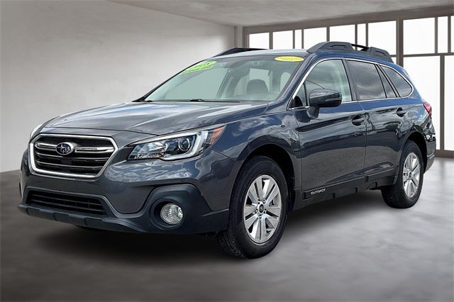 2018 Subaru Outback 2.5i Premium photo 2