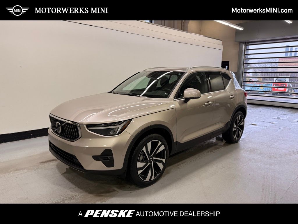 2024 Volvo XC40 Plus's photo
