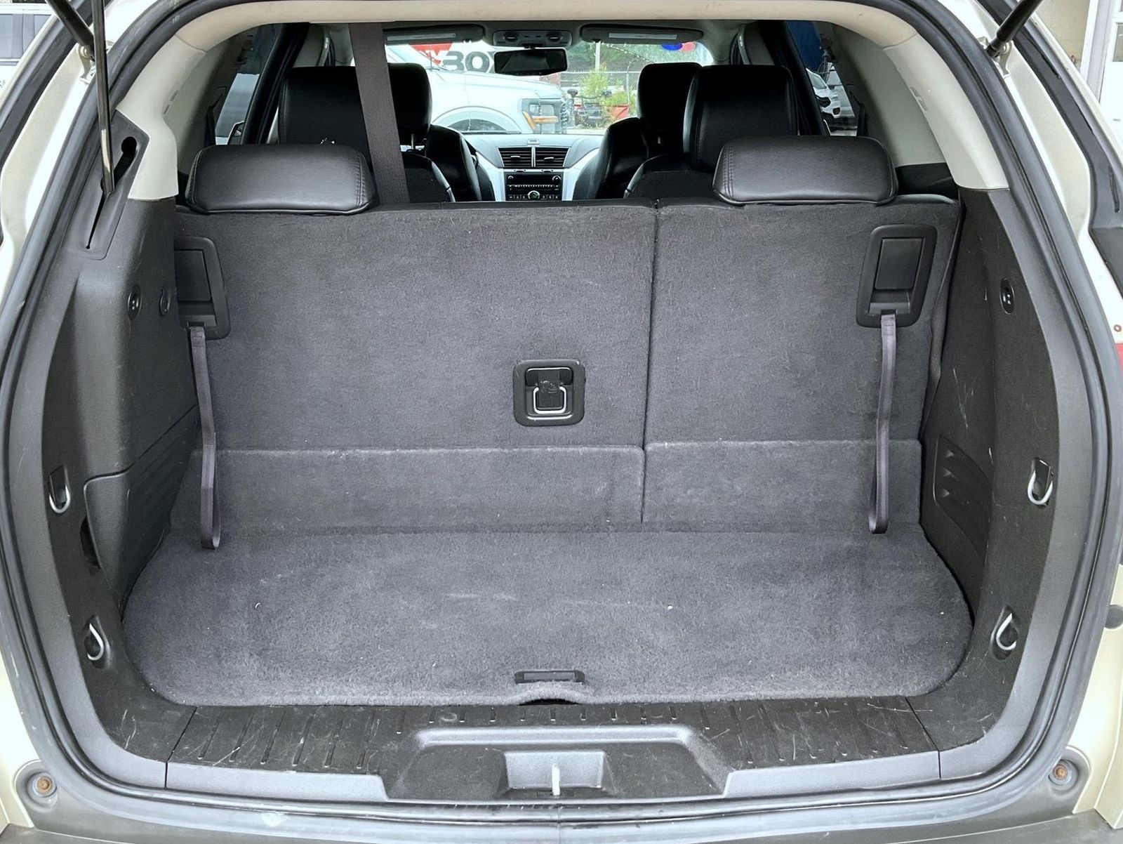 2011 Chevrolet Traverse 2LT photo 21