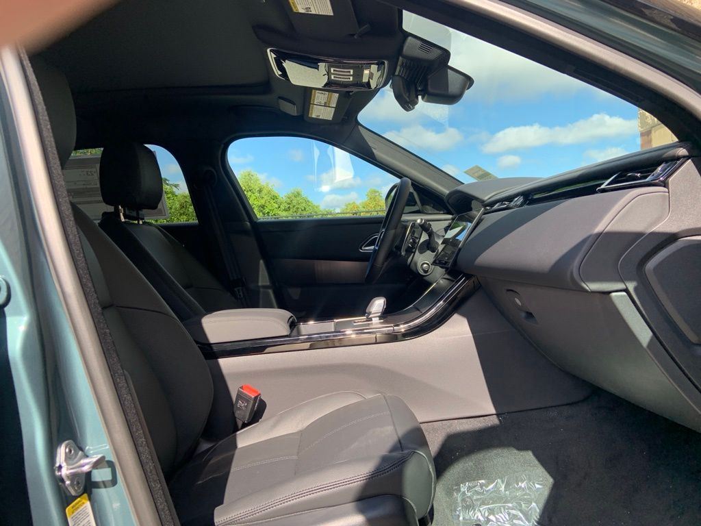 2026 Land Rover Range Rover Velar SE photo 15