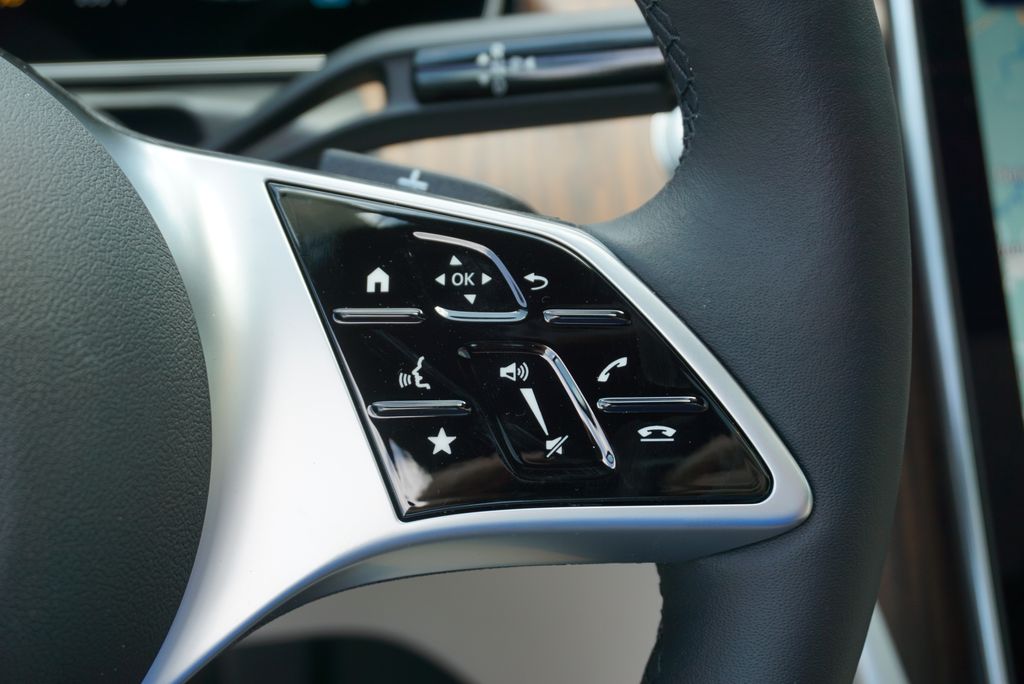 2025 Mercedes Benz C 300 photo 24