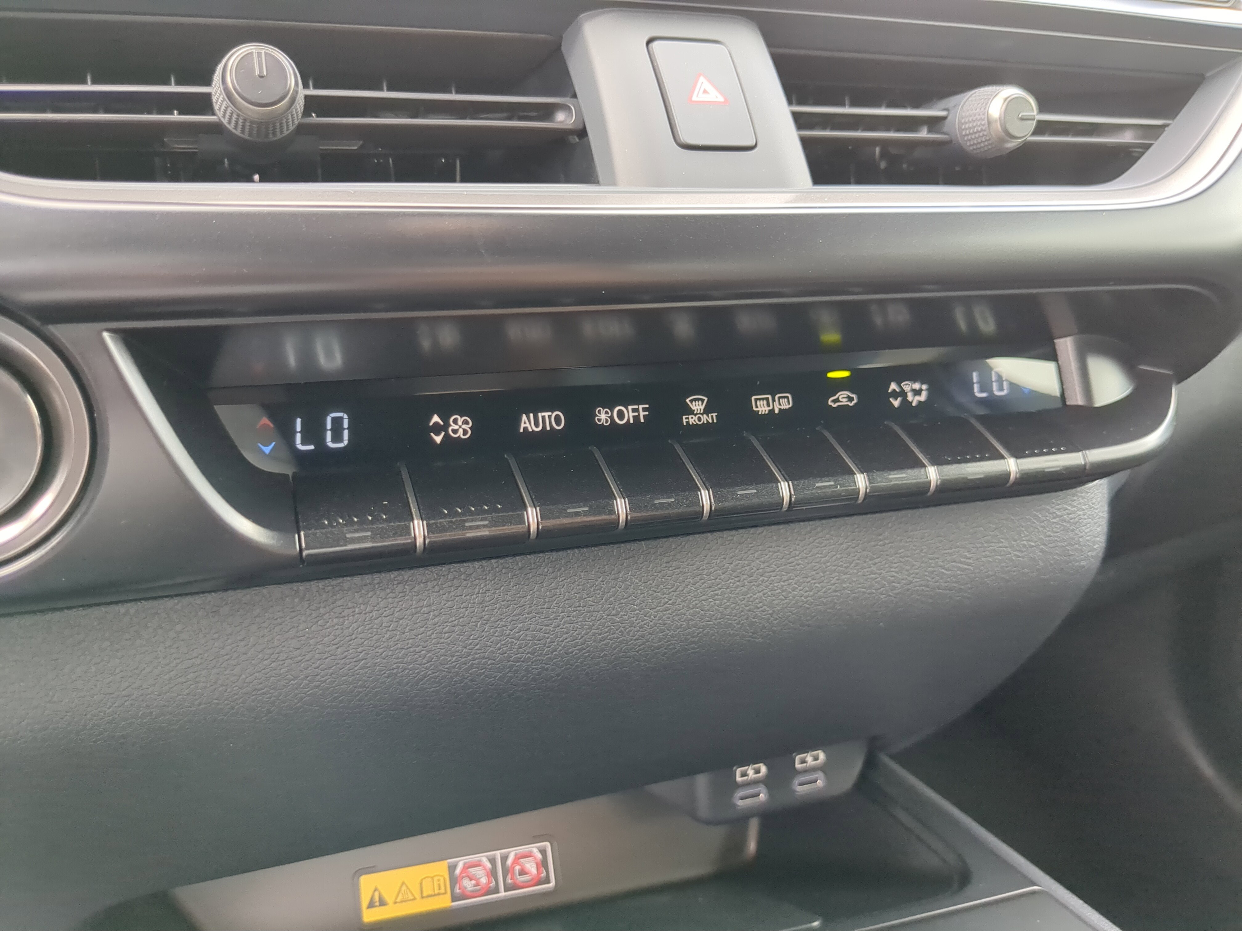 2025 Lexus UX photo 21