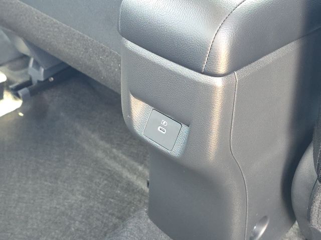 2025 Nissan Versa 1.6 SV photo 12
