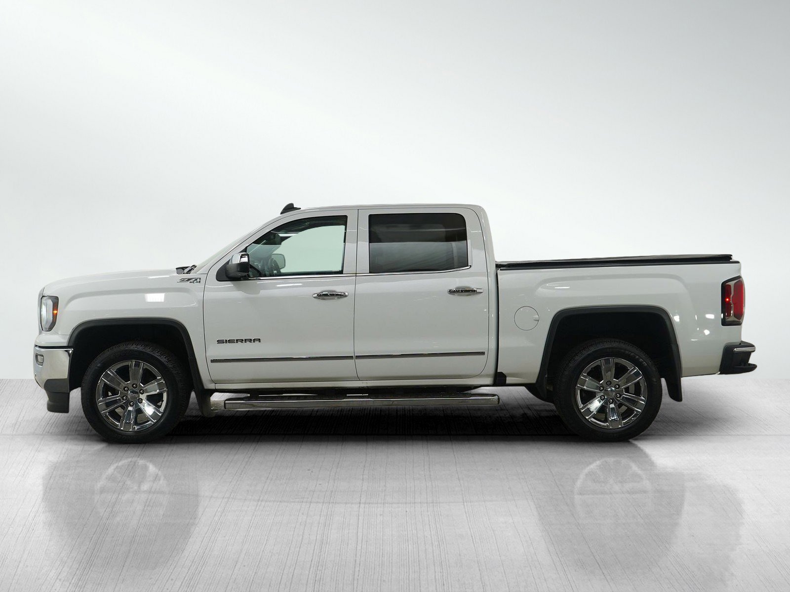 Used 2018 GMC Sierra 1500 SLT with VIN 3GTU2NECXJG222666 for sale in Roseville, Minnesota