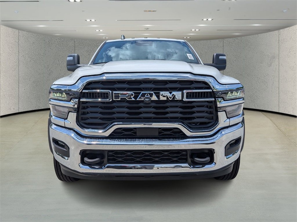 2025 Ram 5500 Tradesman photo 2