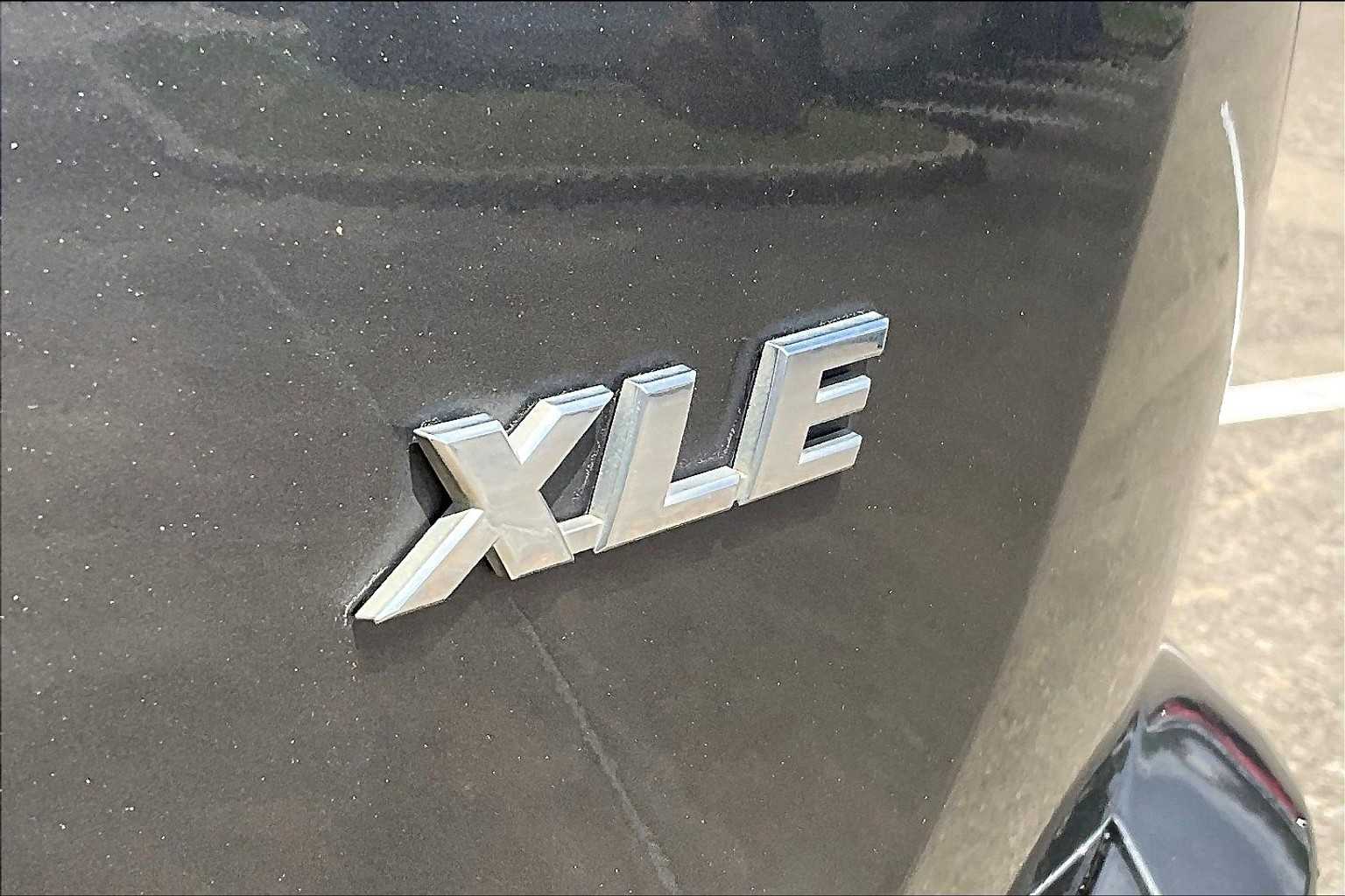 2017 Toyota RAV4 XLE photo 8