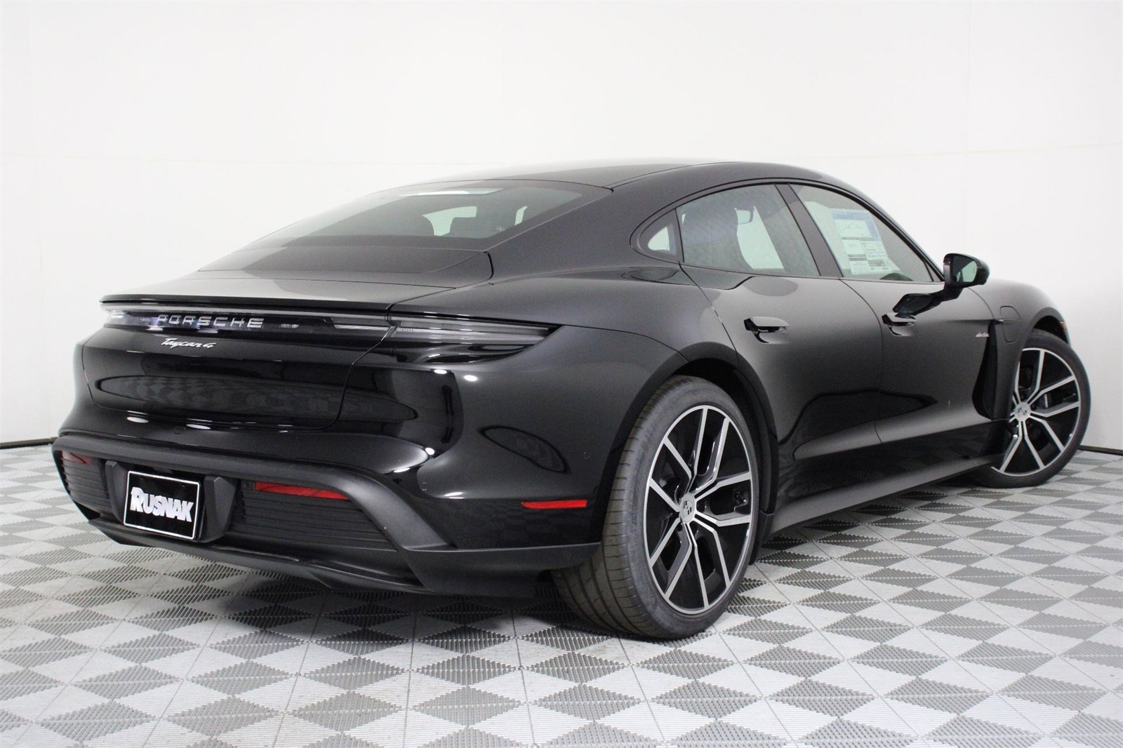 2025 Porsche Taycan photo 7